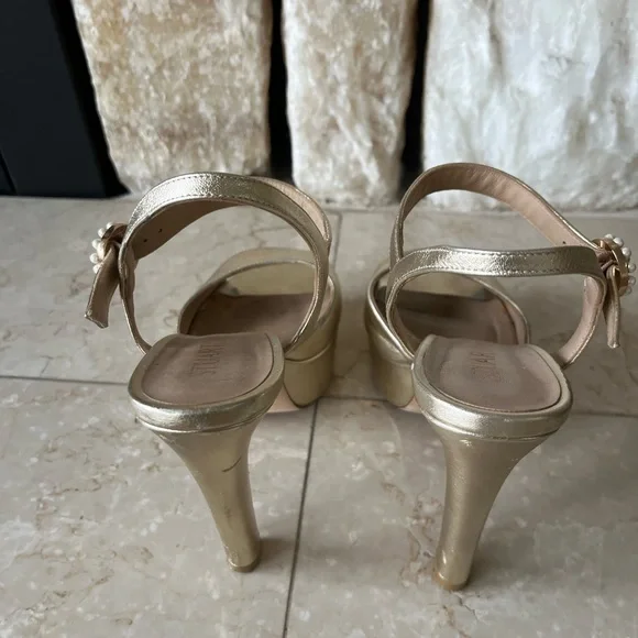 Stuart Weitzman Metallic Gold Heels - Picture 2 of 8